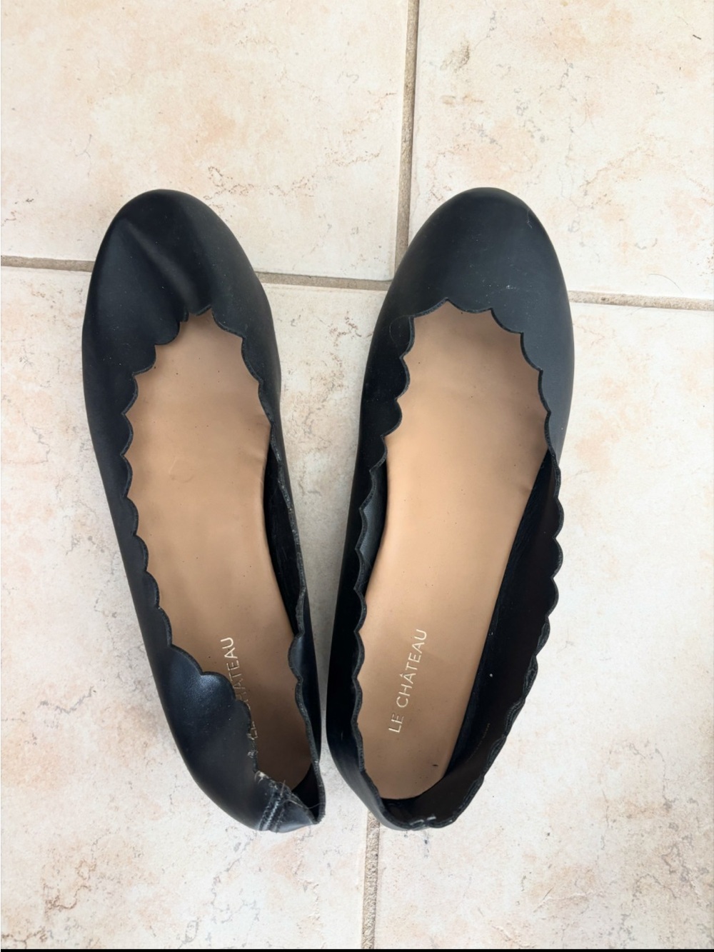 le chateau Black Scalloped Edge Ballet Flats